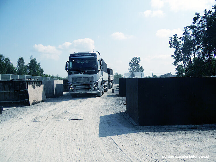 Transport szamb betonowych  w Kolonowskiem
